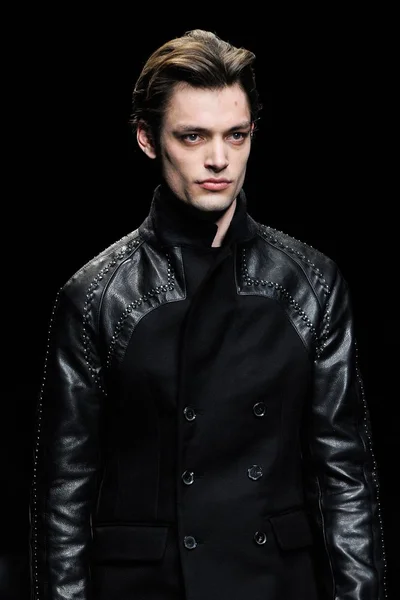 Look 10